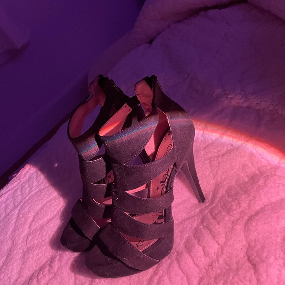 High heels - Picture 3 of 3